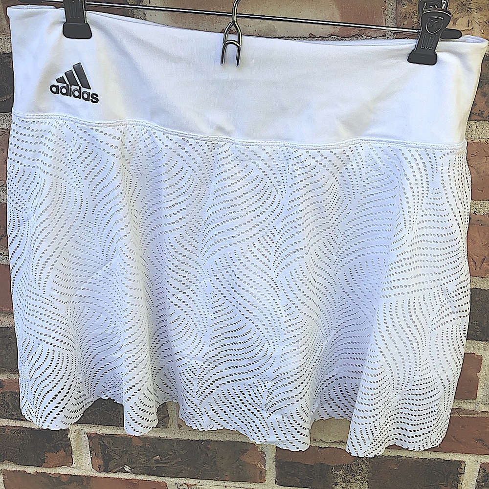Addidas White Laser Cut Swirl Pattern Tennis / Athletic Skort. Woman’s Size M/L